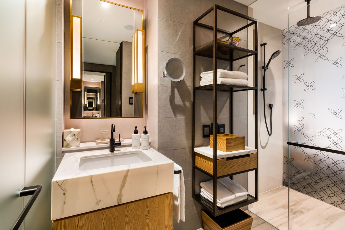Twin or King Classic & City View Bathroom